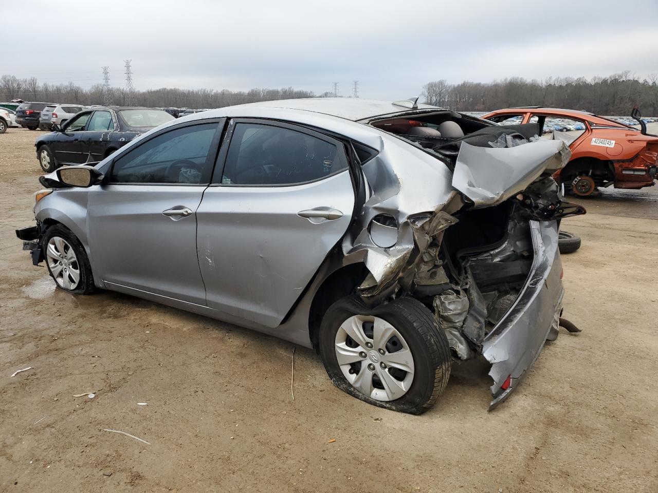 2016 Hyundai Elantra - Image 2