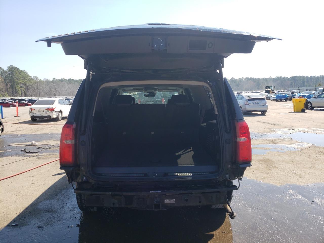 2015 Chevrolet Suburban - Image 6
