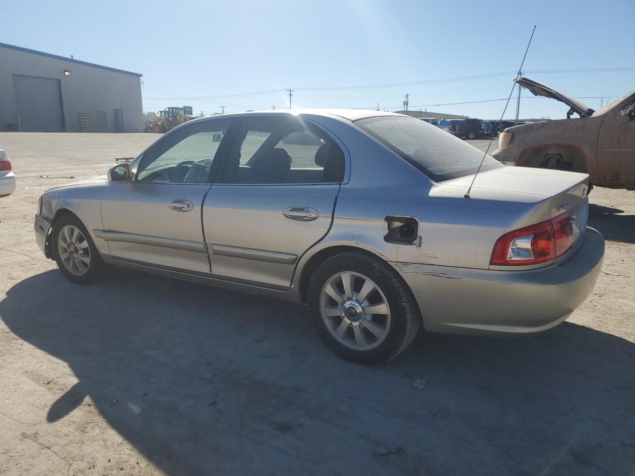 2004 Kia Optima - Image 2