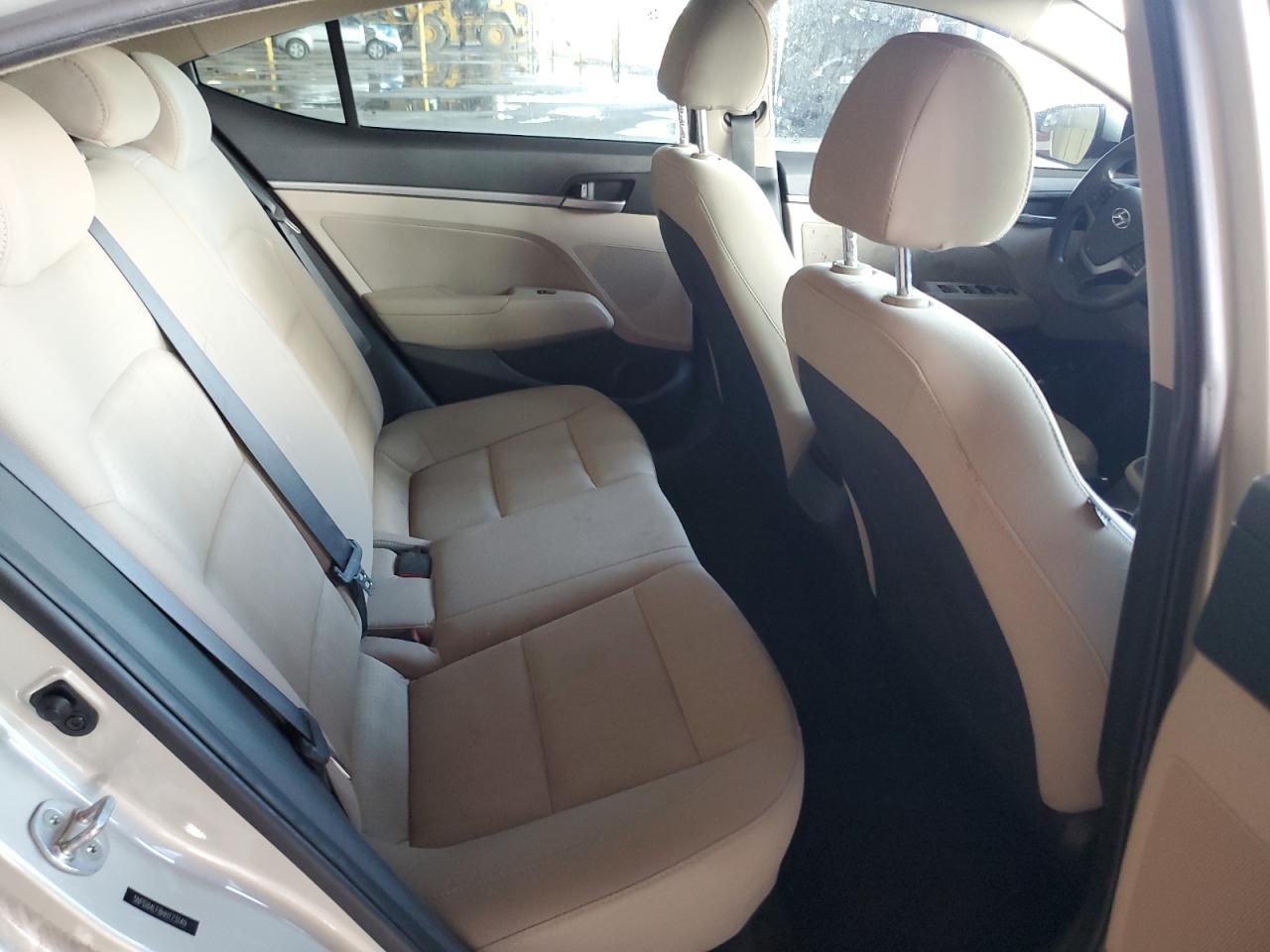 2017 Hyundai Elantra - Image 10