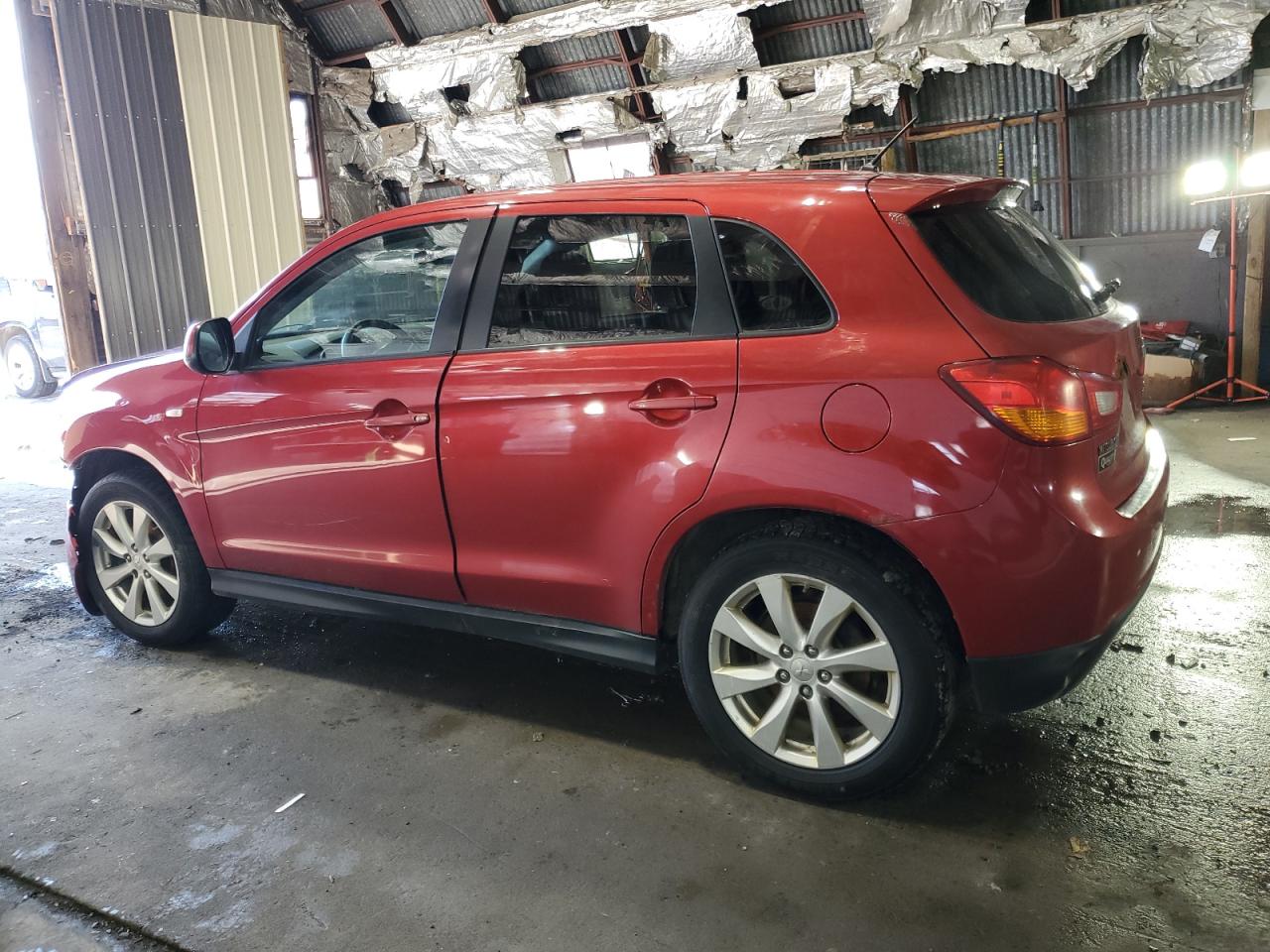 2014 Mitsubishi Outlander - Image 2