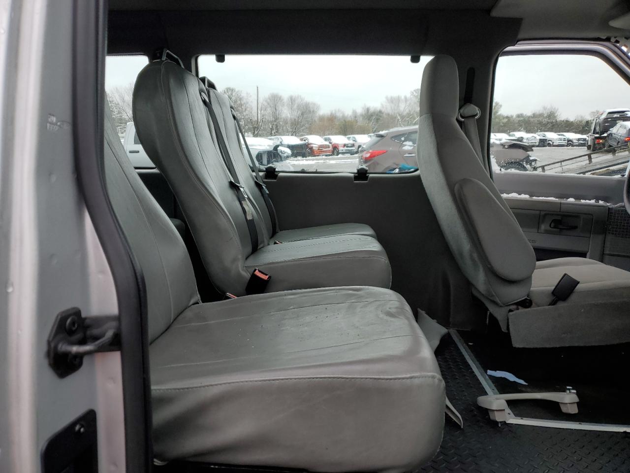 2011 Ford Econoline - Image 11