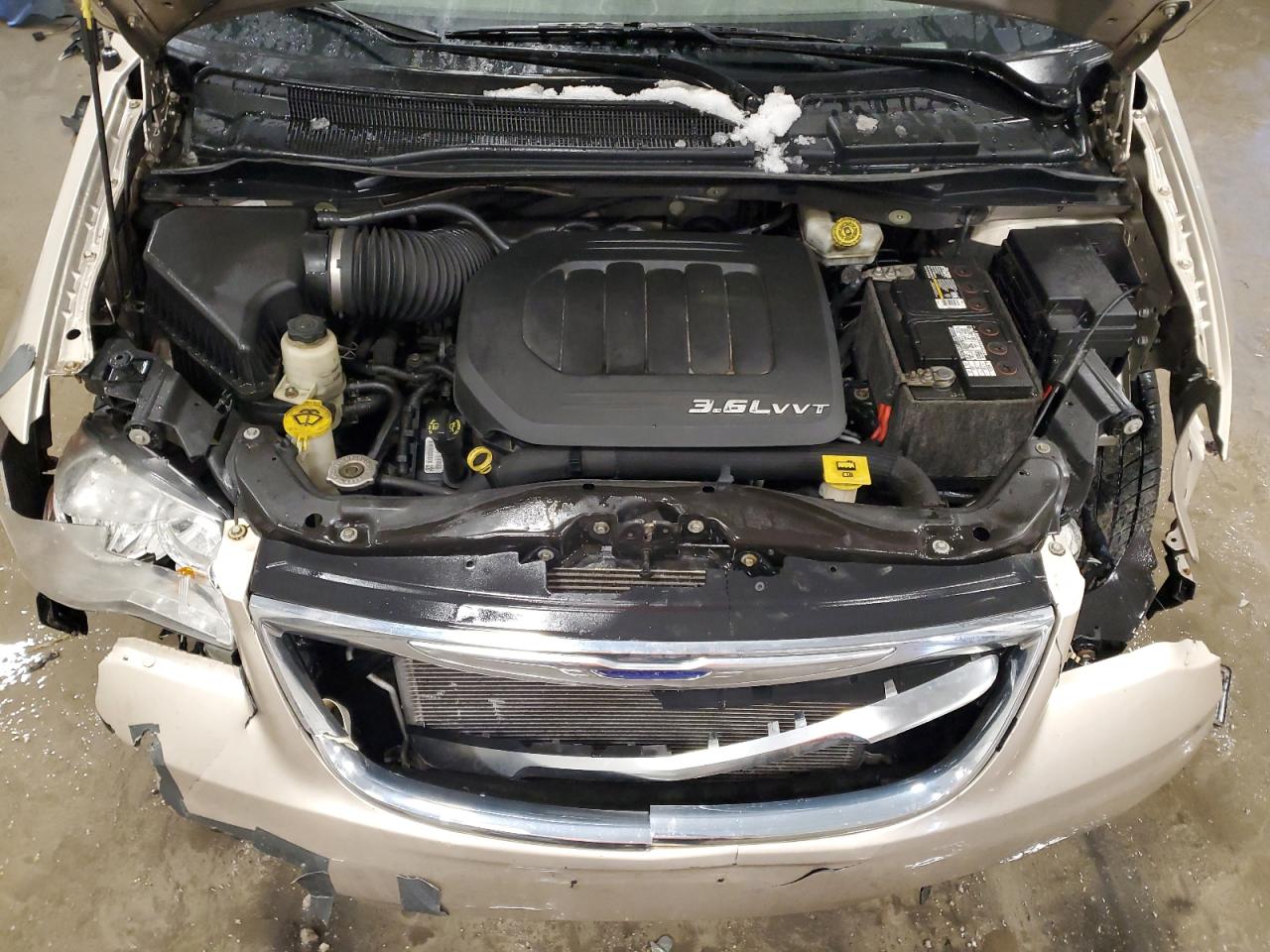 2014 Chrysler Town & Country - Image 12