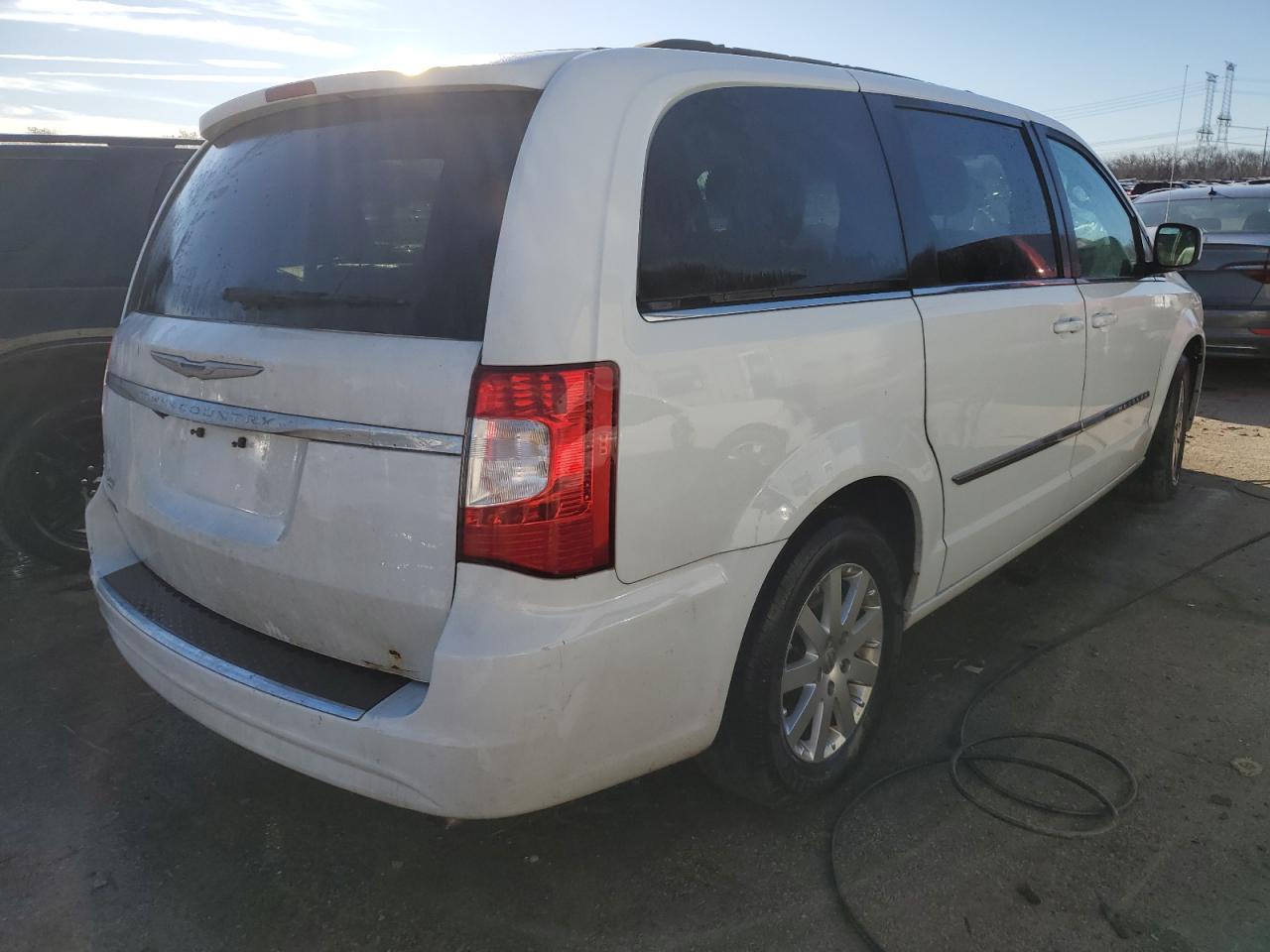2015 Chrysler Town & Country - Image 3