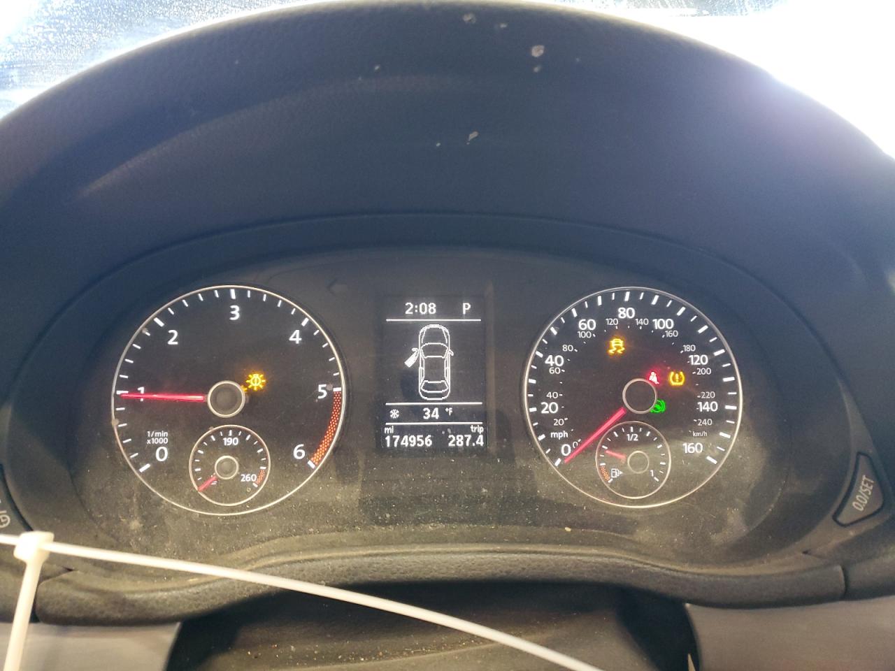 2014 Volkswagen Passat - Image 9