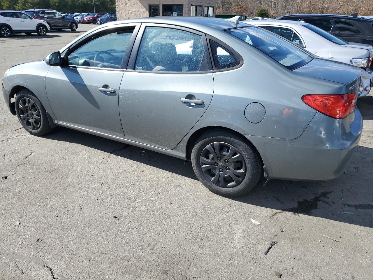 2010 Hyundai Elantra - Image 2