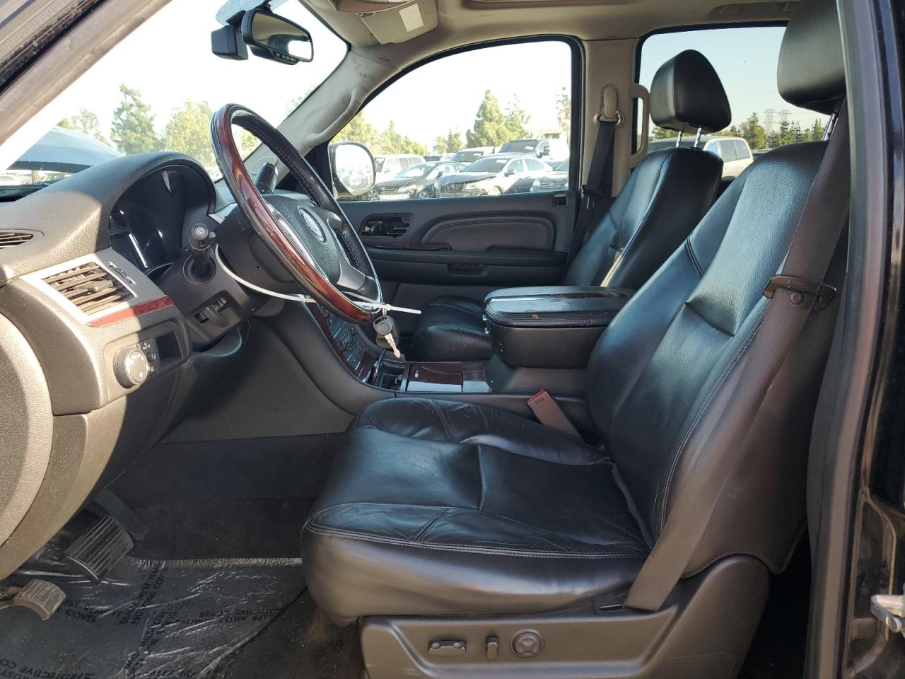 2008 Cadillac Escalade Luxury VIN: 1GYFK63858R183602 Lot: 45517605