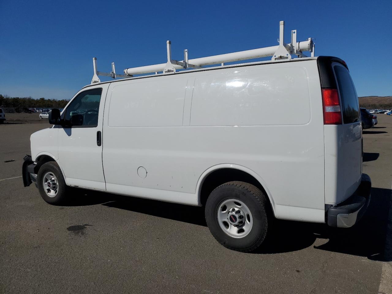 2017 GMC Savana - Image 2