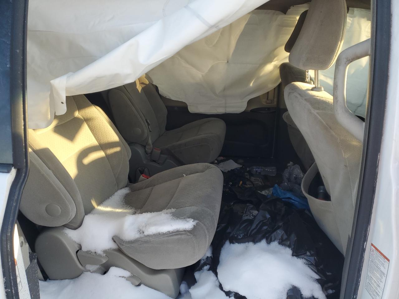 2015 Toyota Sienna - Image 11