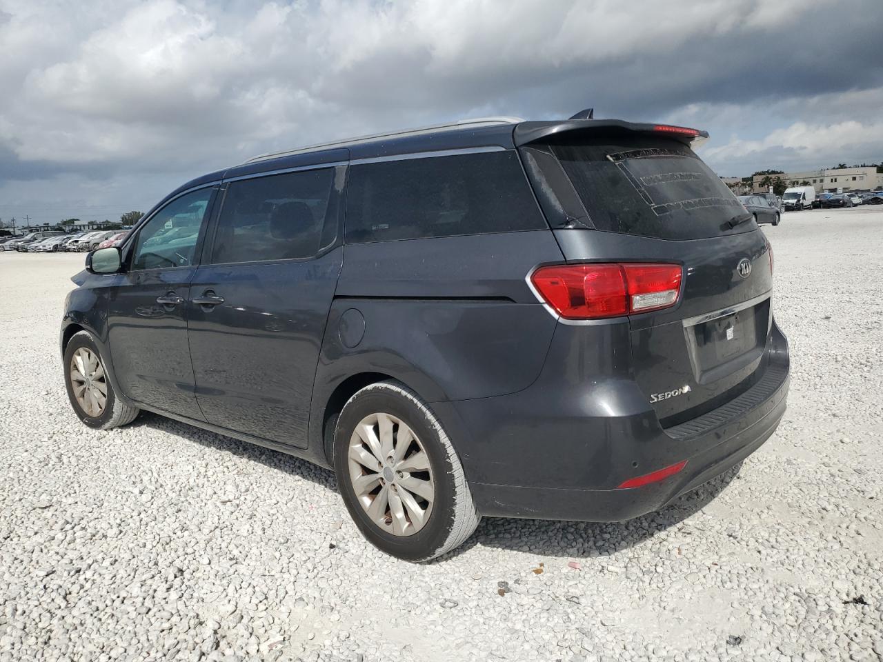2015 Kia Sedona - Image 2