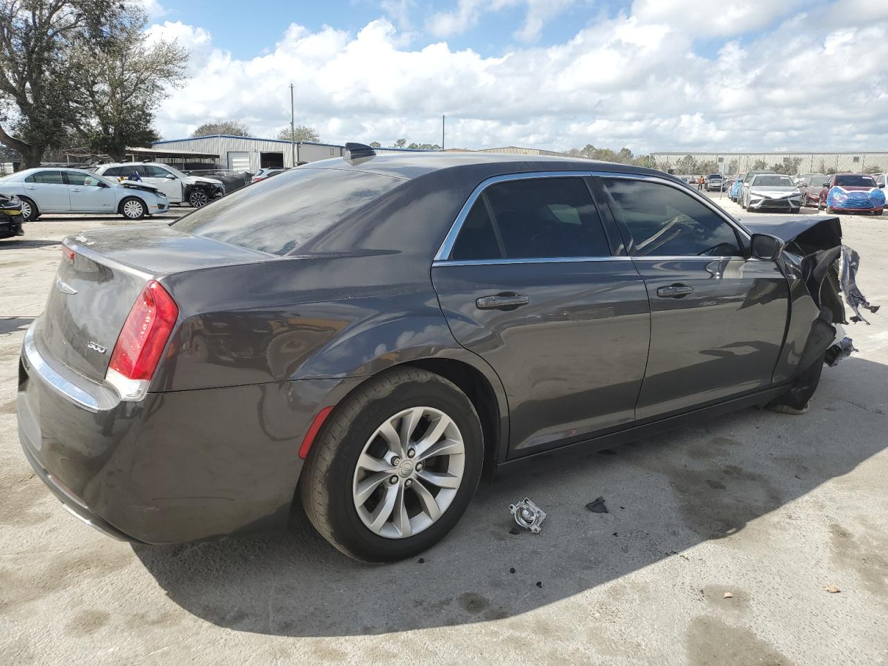 2020 Chrysler 300 - Image 3