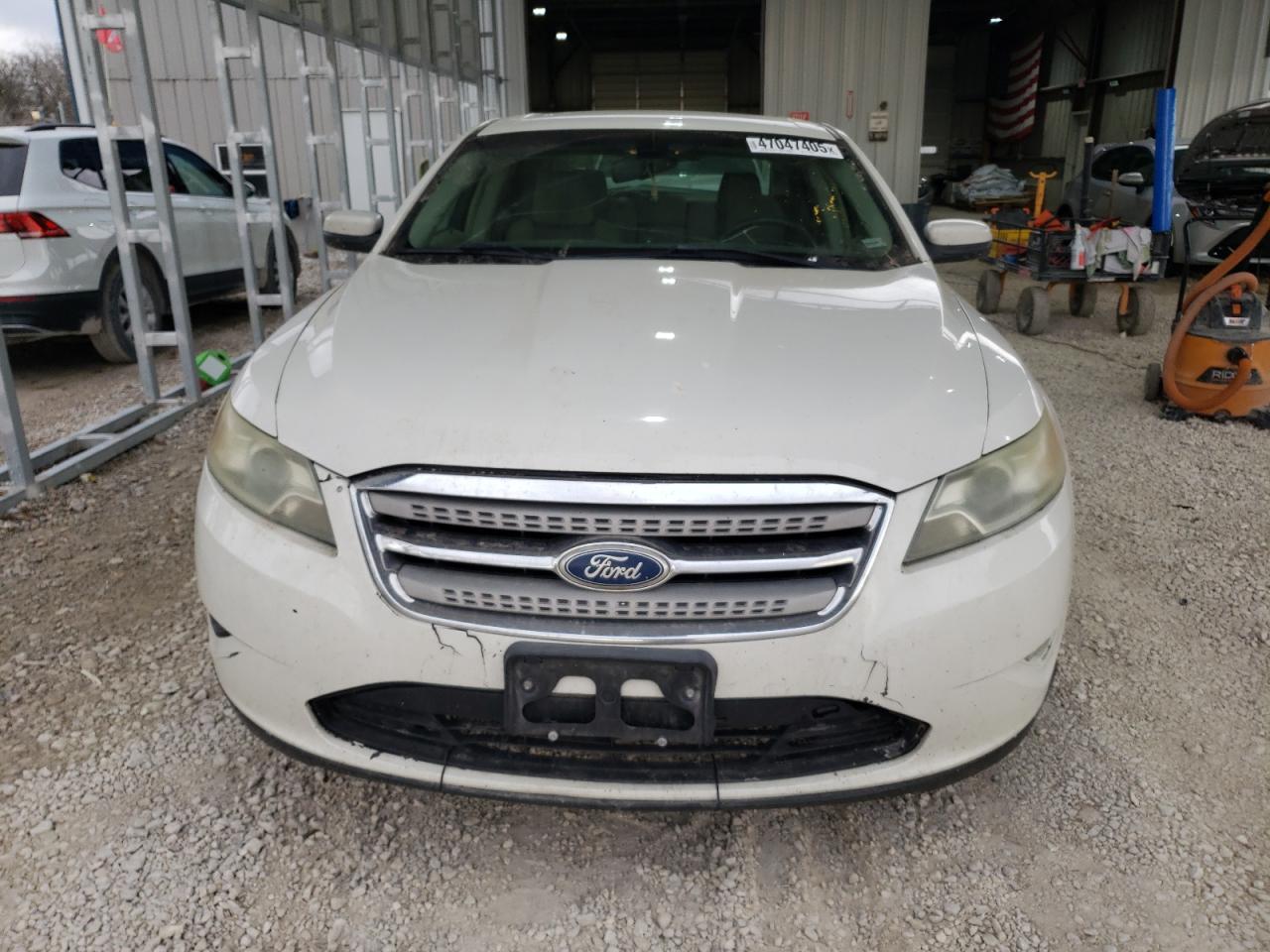 2011 Ford Taurus - Image 5