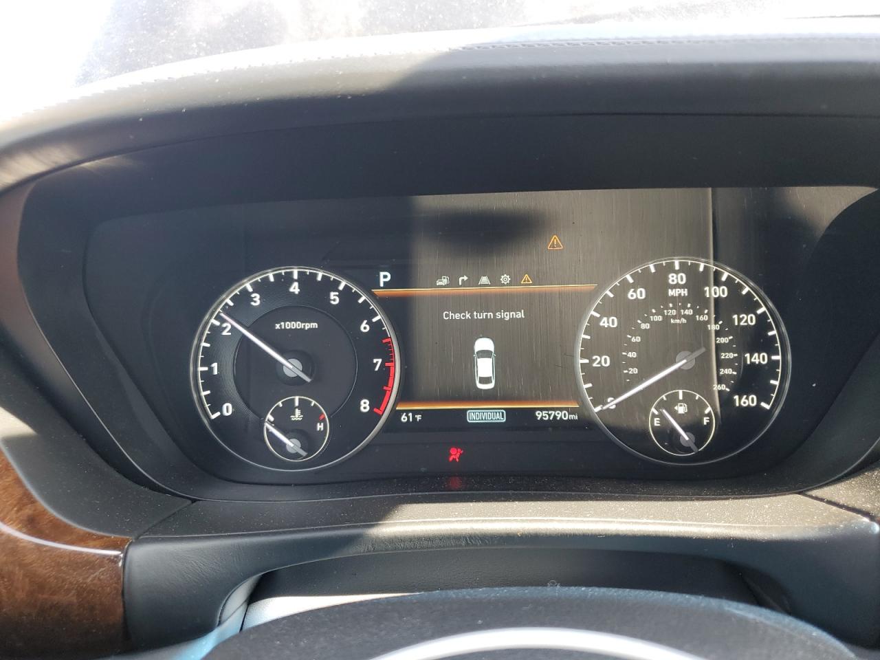 2018 Genesis G90 - Image 9