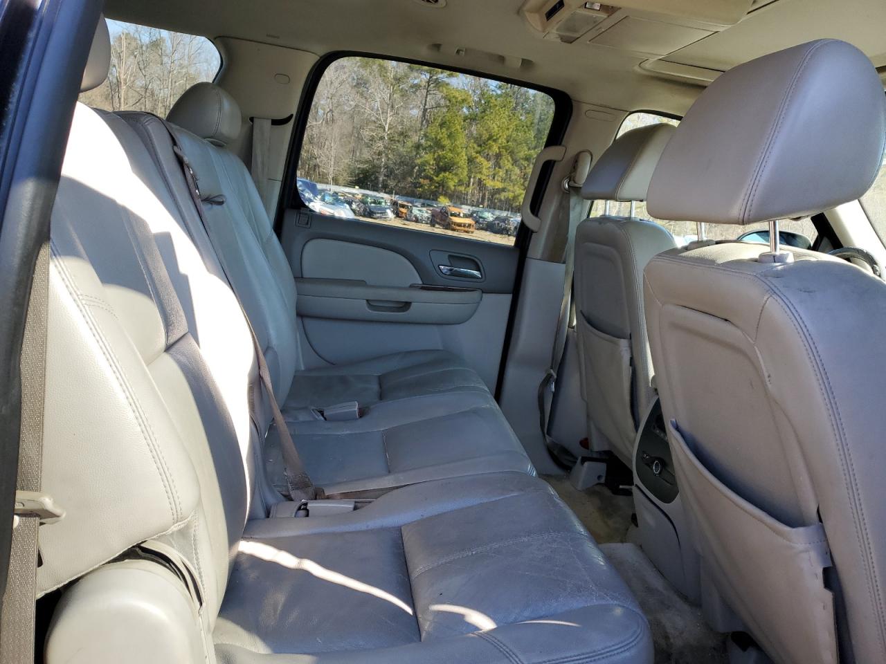 2007 Chevrolet Suburban - Image 11