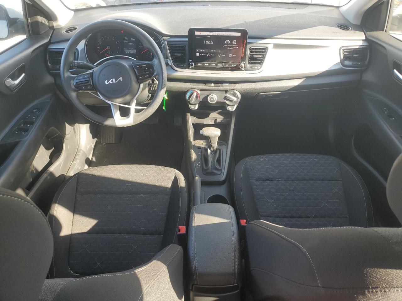 2022 Kia Rio - Image 8