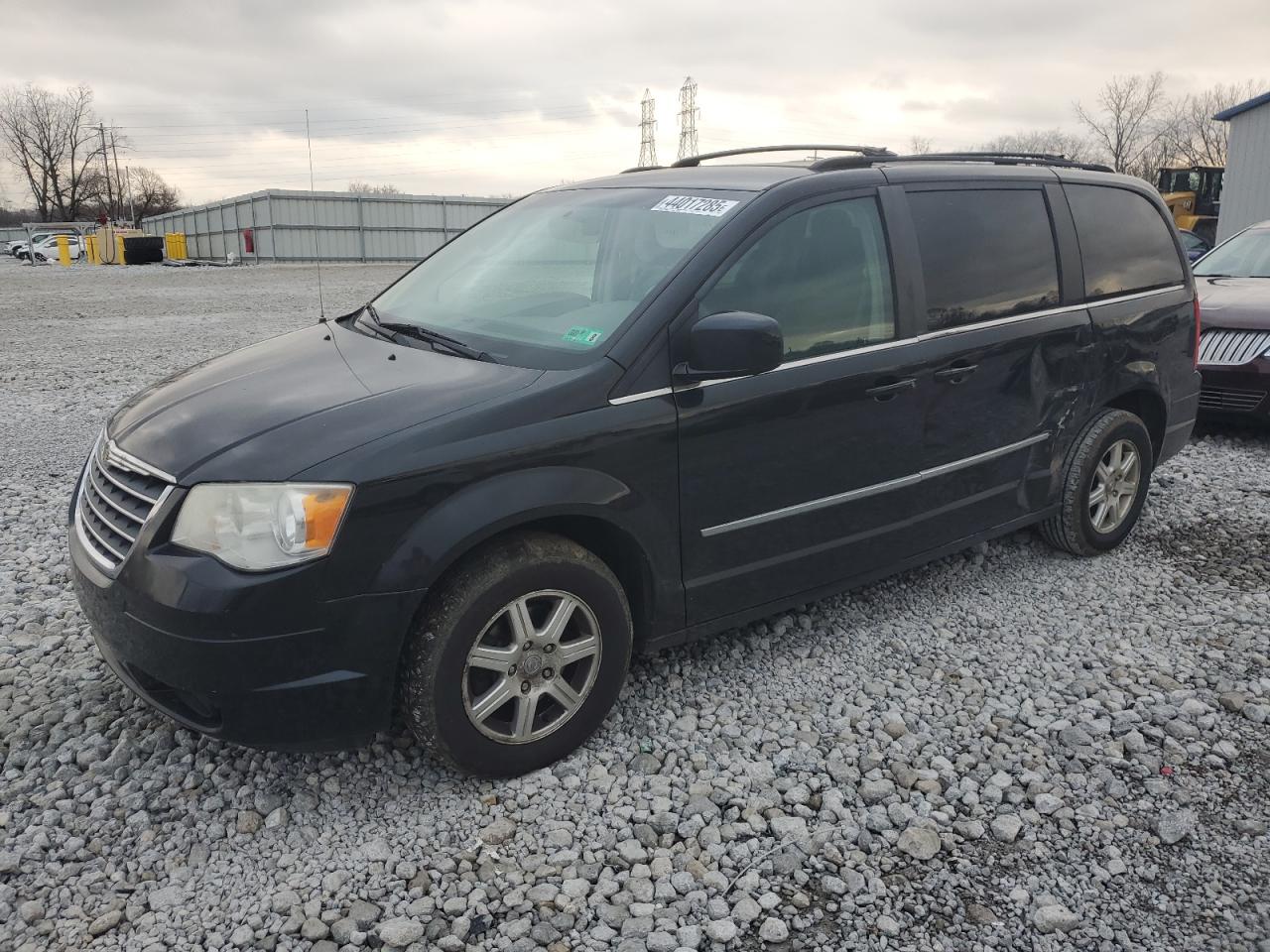 2009 Chrysler Town & Country - Image 1