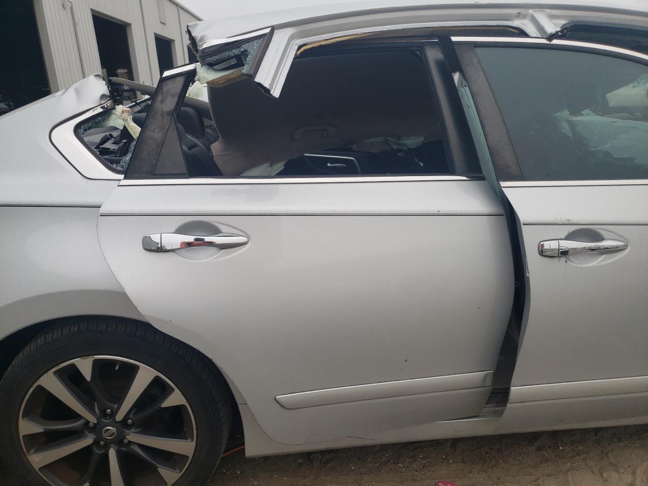 2016 Nissan Altima - Image 11