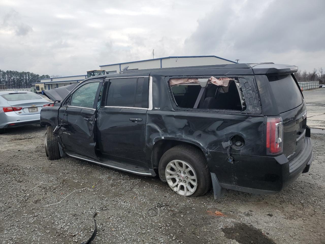 2017 GMC Yukon - Image 2
