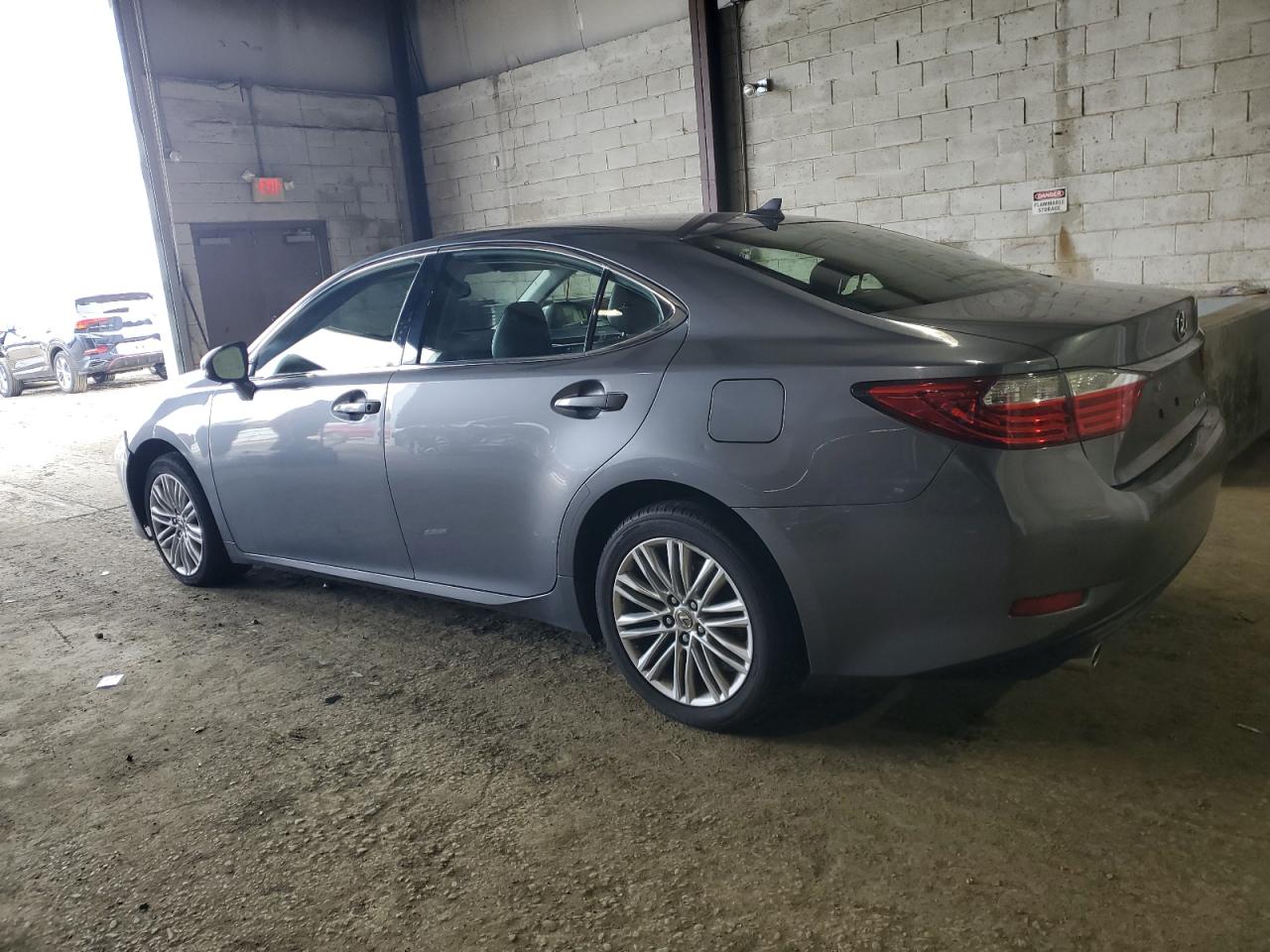 2013 Lexus ES - Image 2