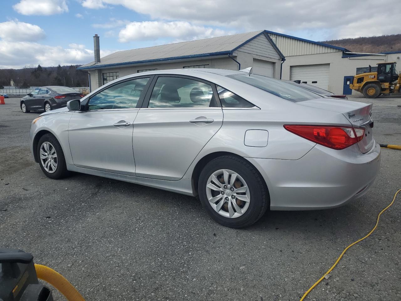 2012 Hyundai Sonata - Image 2
