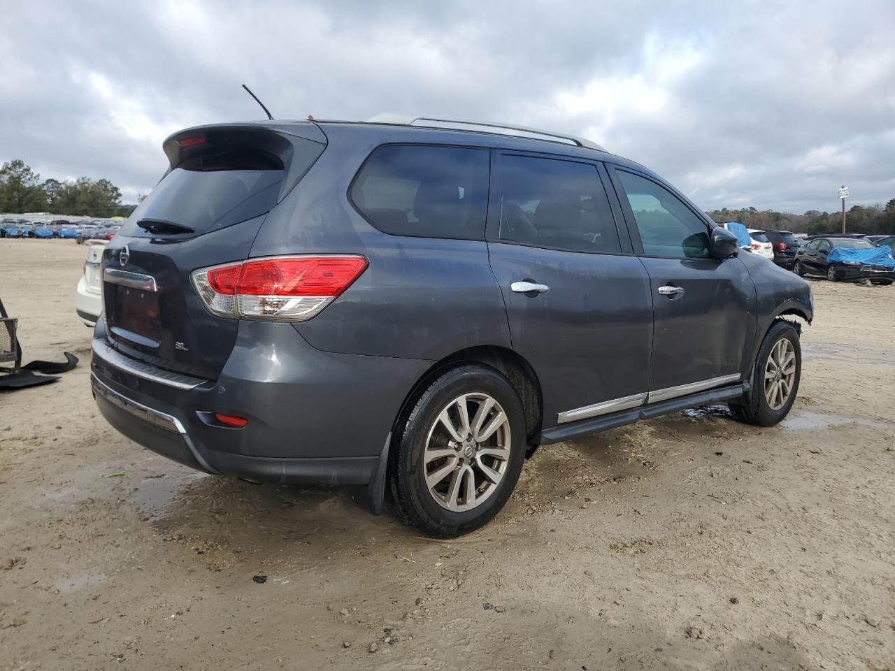 2014 Nissan Pathfinder - Image 3
