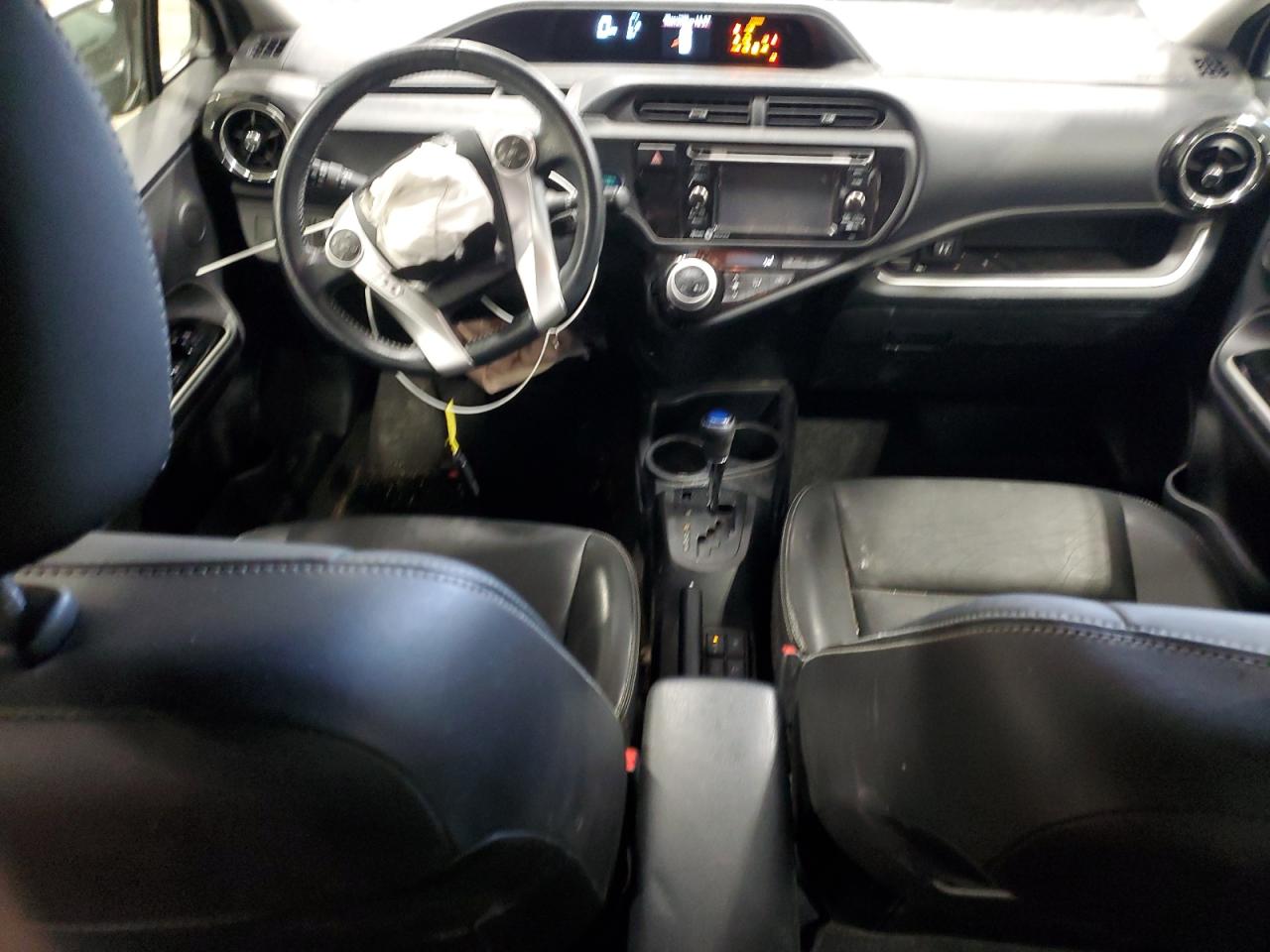 2015 Toyota Prius - Image 8