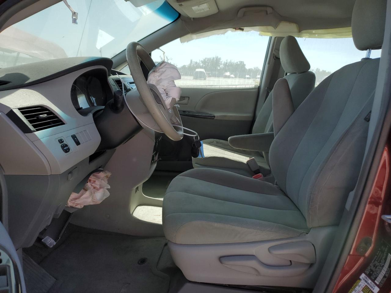 2014 Toyota Sienna - Image 7