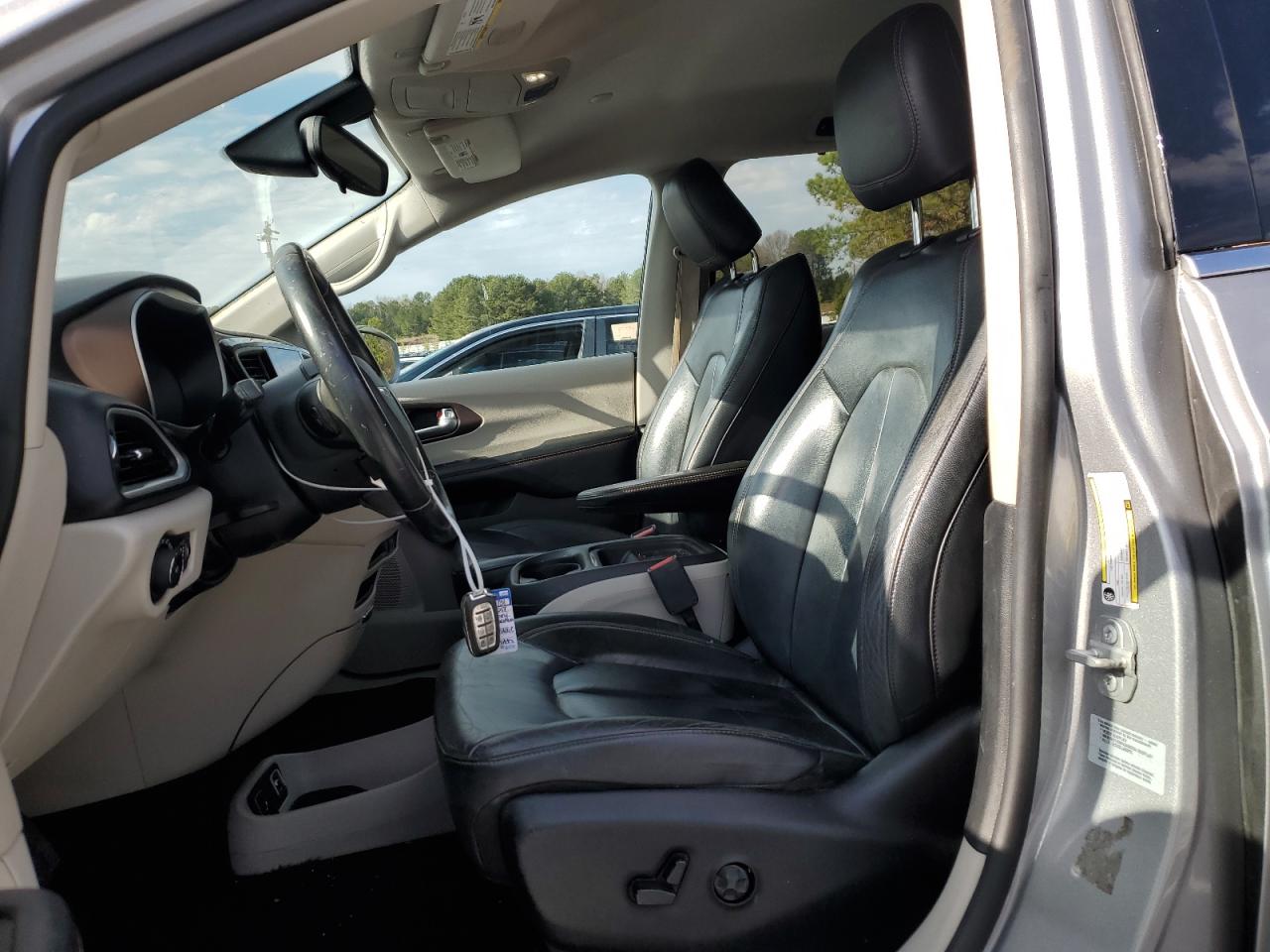 2017 Chrysler Pacifica - Image 7
