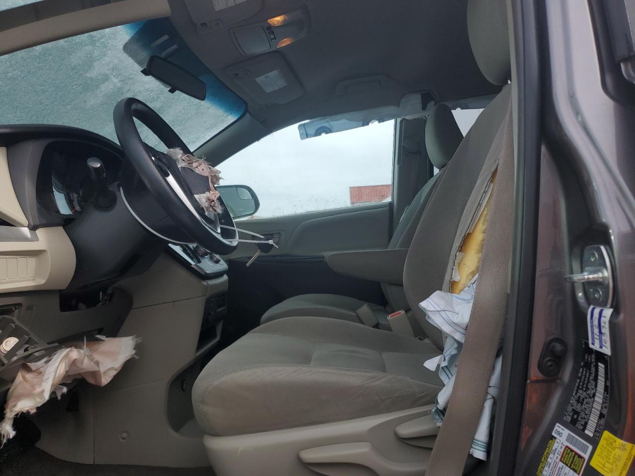 2016 Toyota Sienna - Image 7