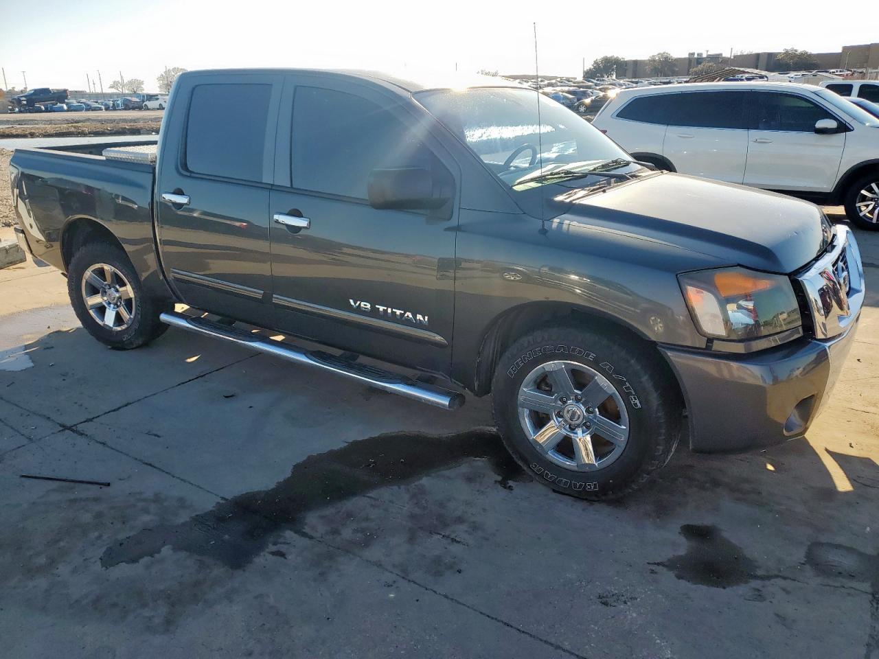 2011 Nissan Titan - Image 4