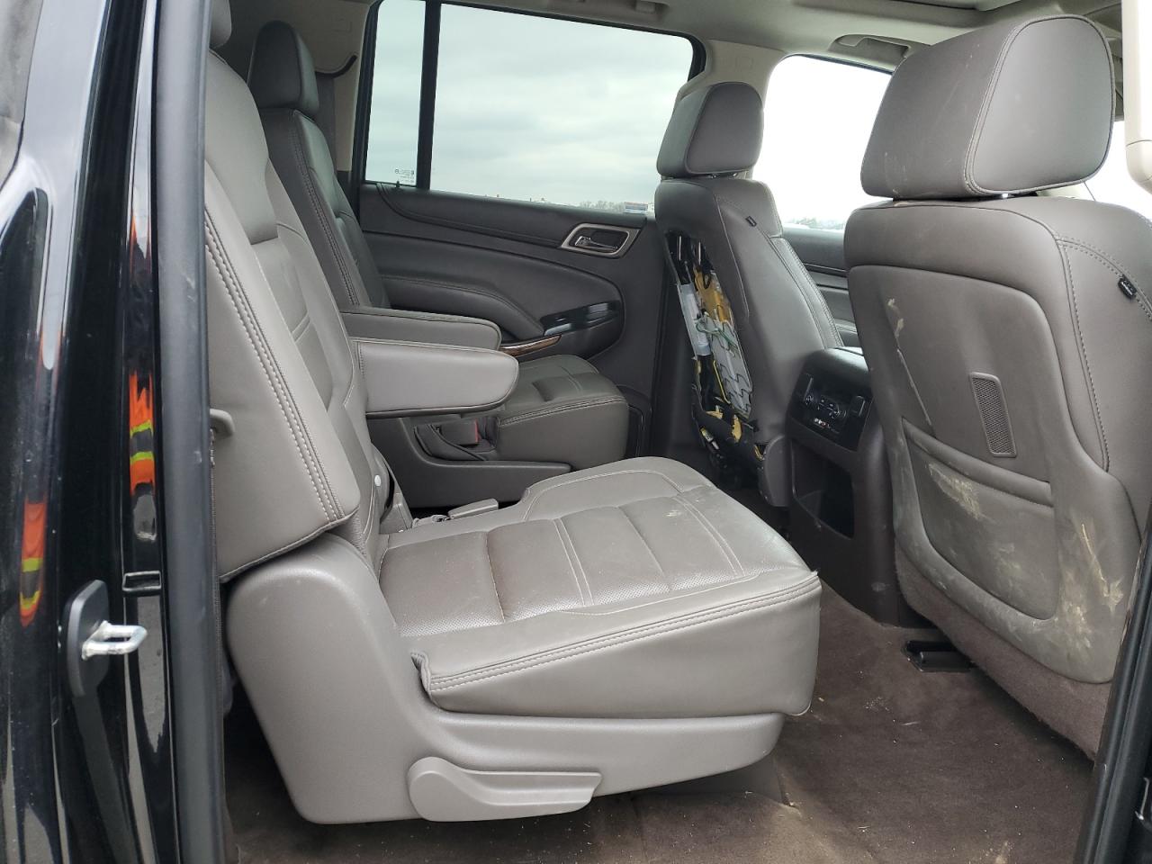 2015 GMC Yukon - Image 11