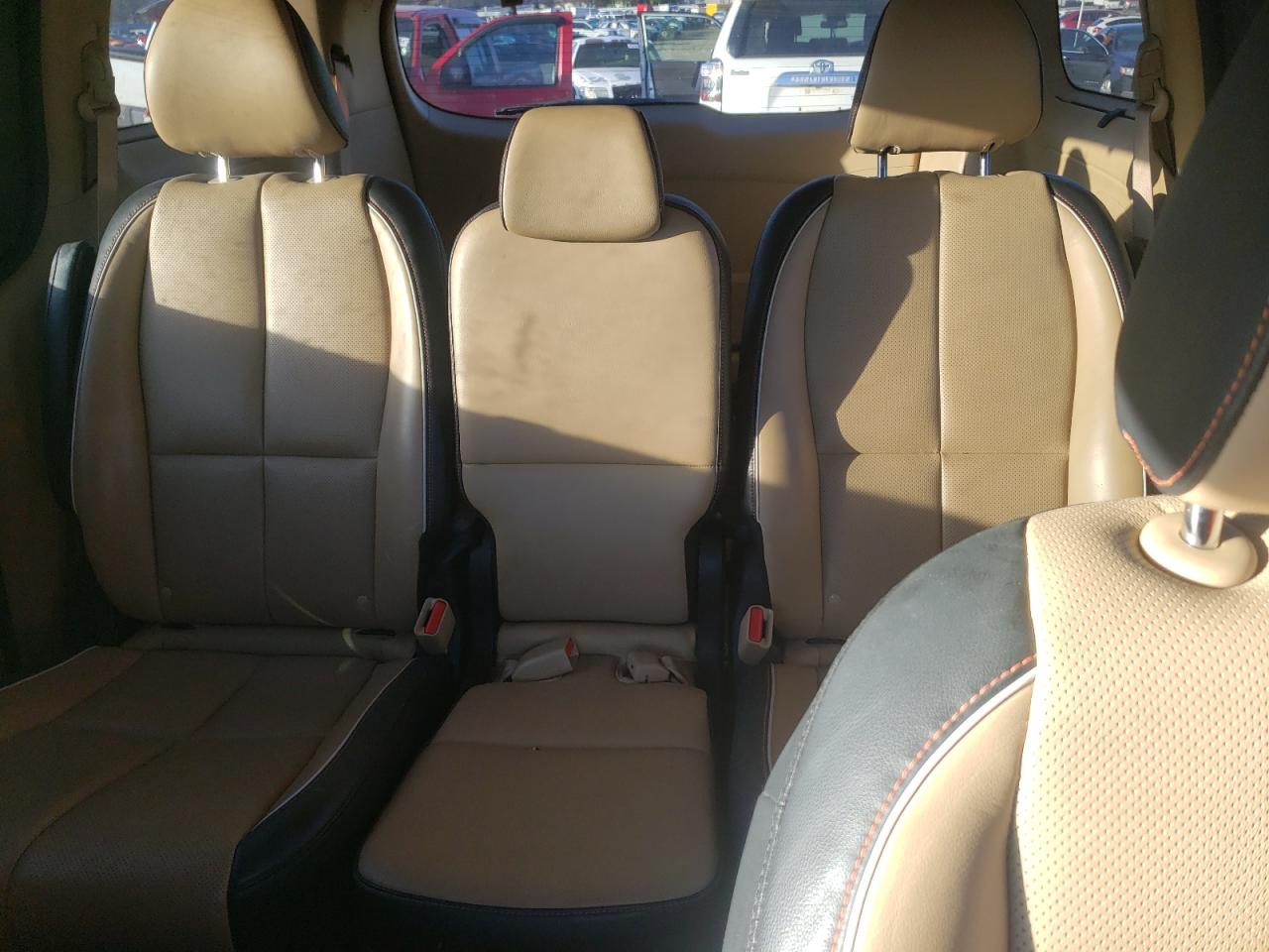 2017 Kia Sedona - Image 10