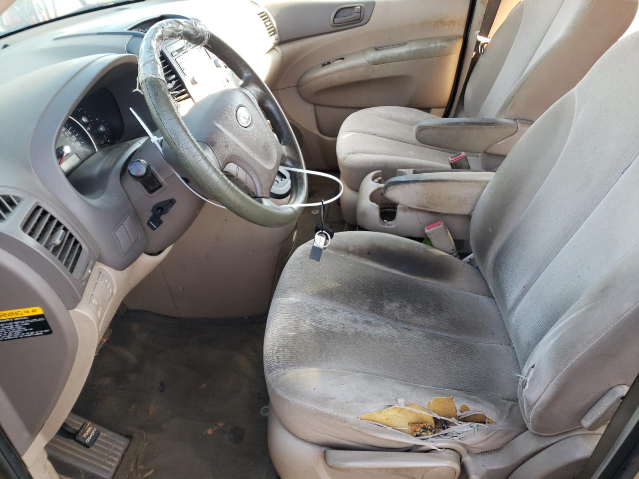 2010 Kia Sedona - Image 7
