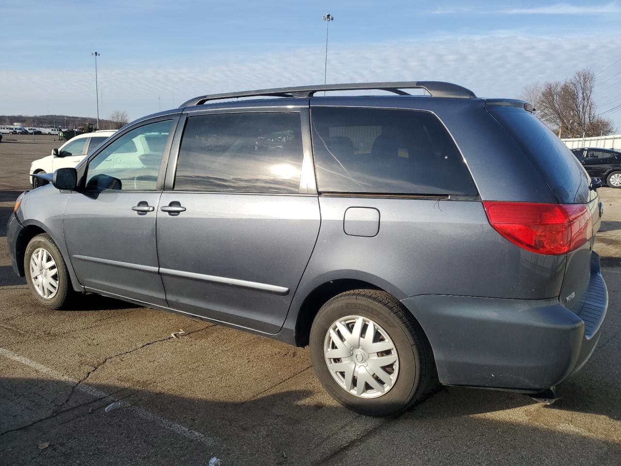 2010 Toyota Sienna - Image 2