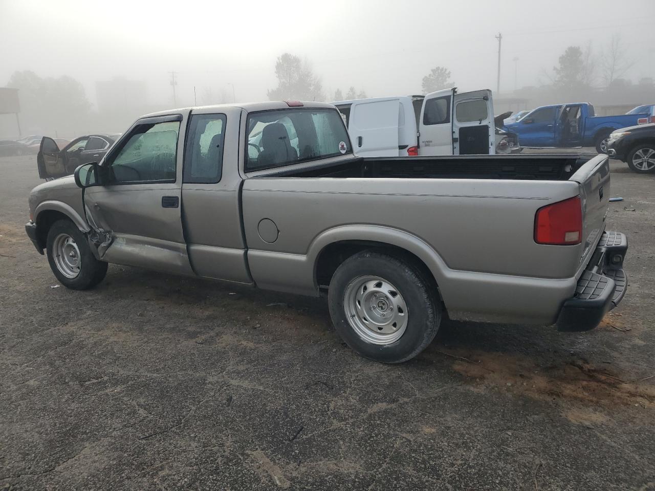 2003 Chevrolet S-10 Pickup - Image 2