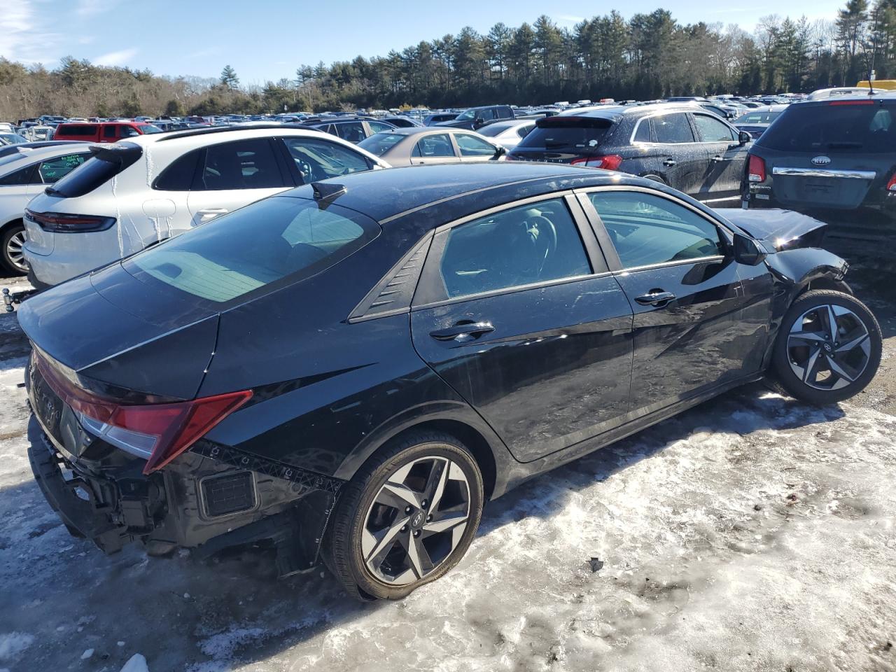 2023 Hyundai Elantra - Image 3