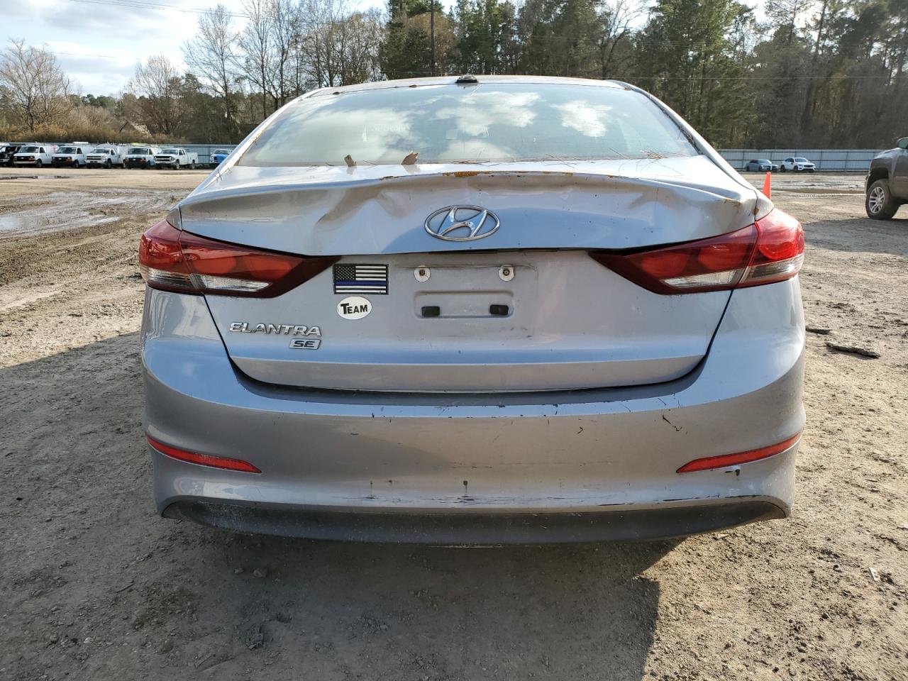 2017 Hyundai Elantra - Image 6