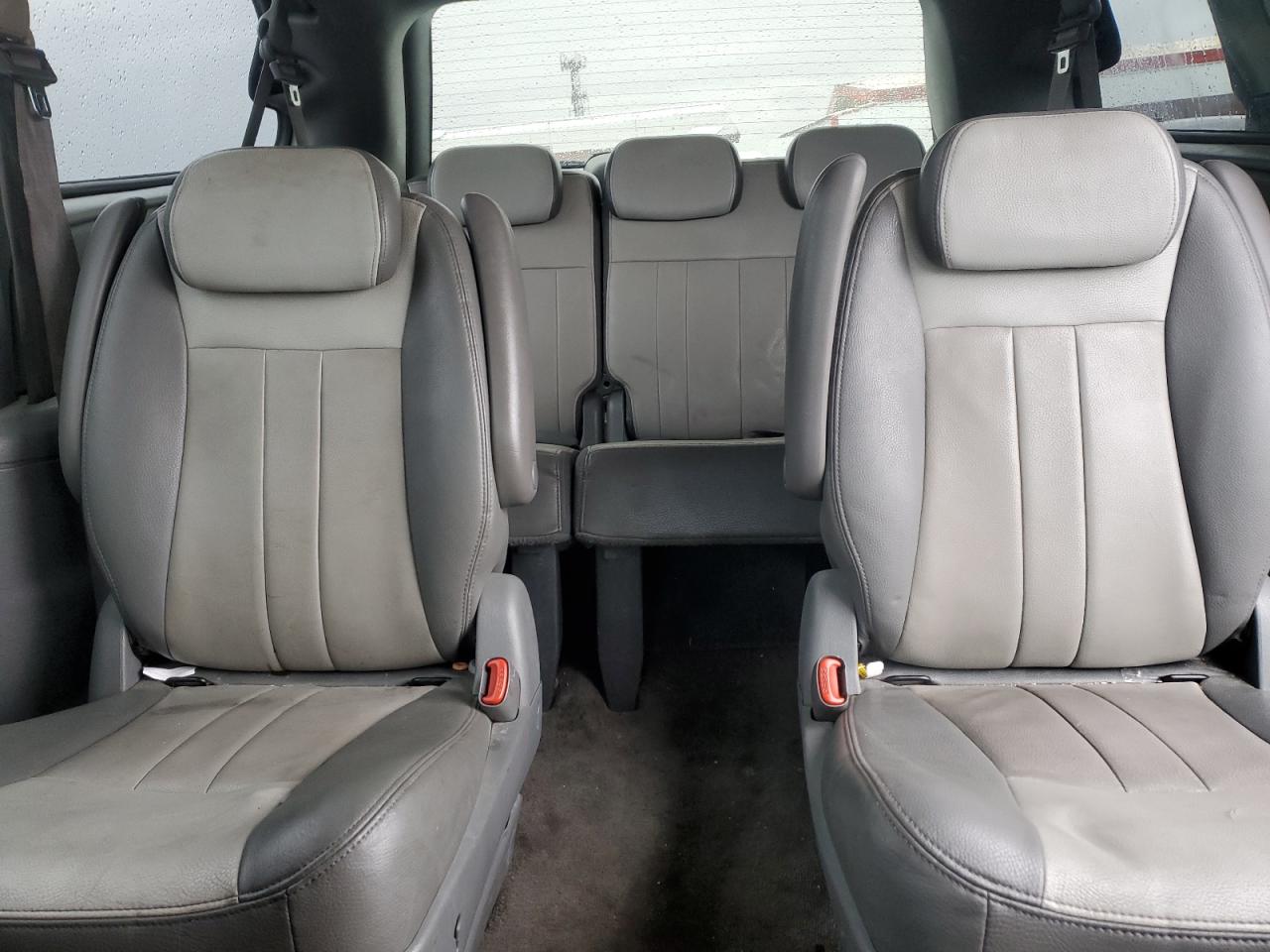 2007 Dodge Caravan - Image 10