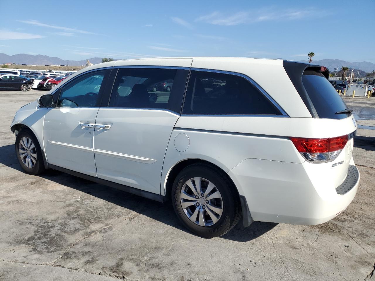 2015 Honda Odyssey - Image 2