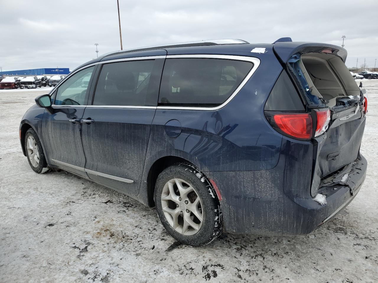 2017 Chrysler Pacifica - Image 2