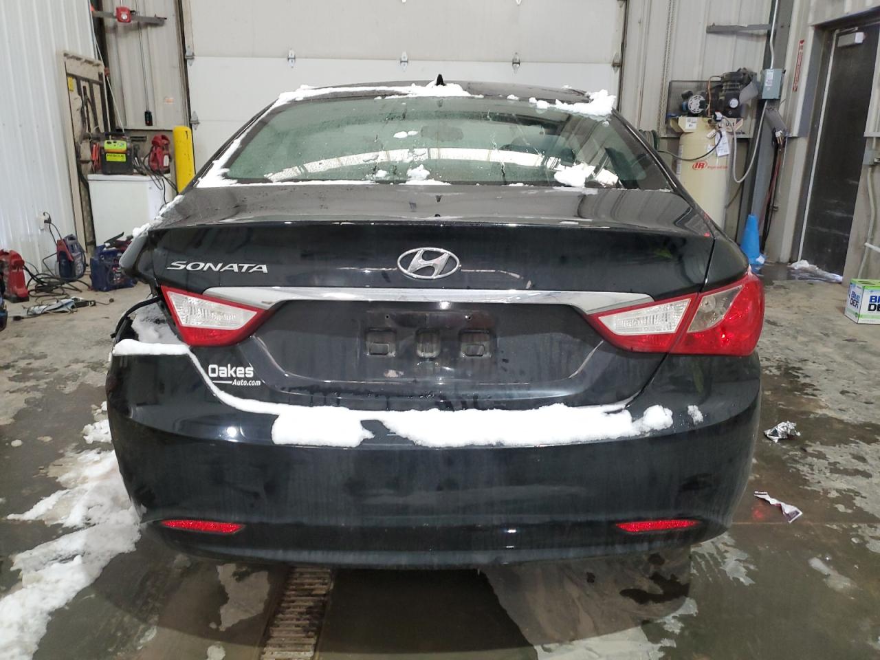 2012 Hyundai Sonata - Image 6