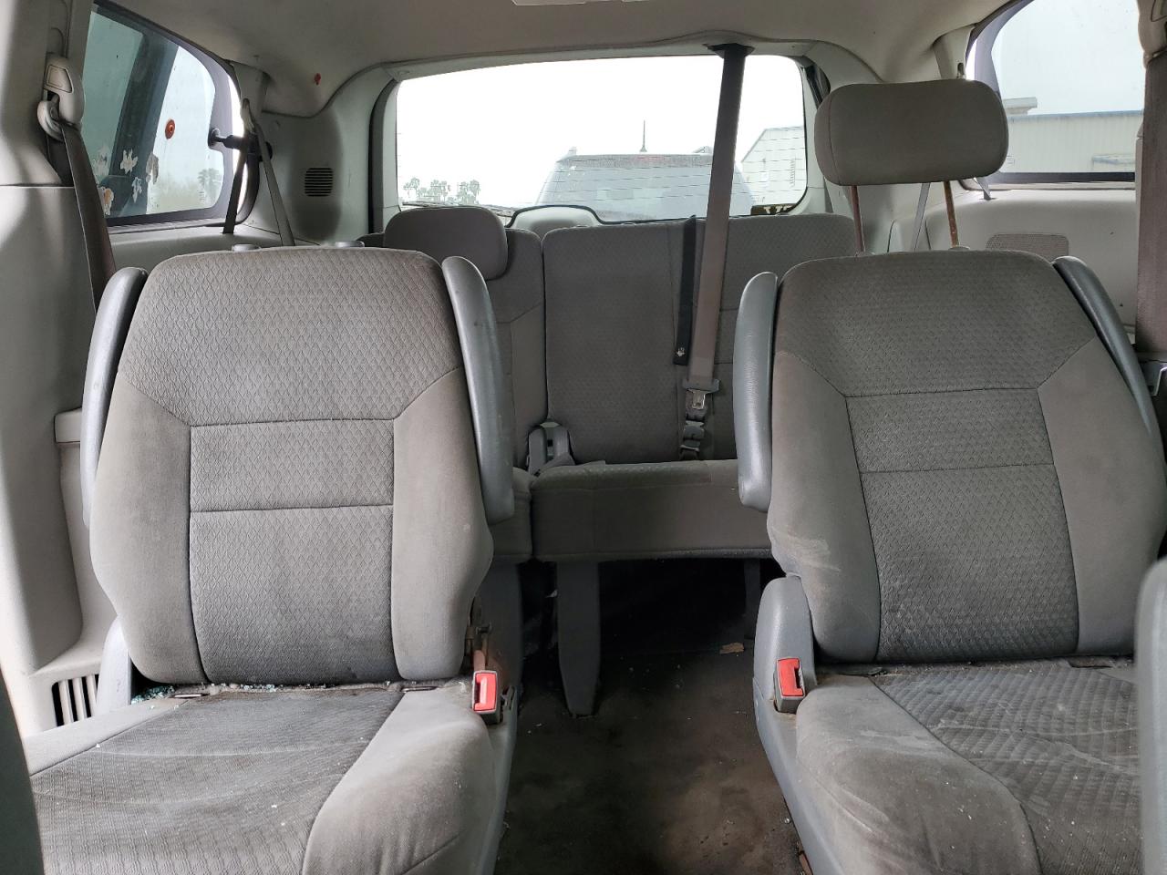 2010 Chrysler Town & Country - Image 10