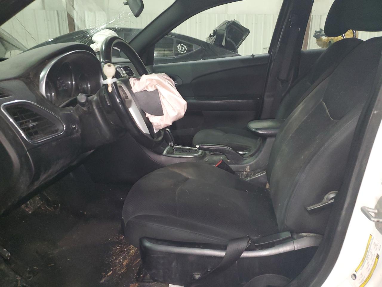 2014 Chrysler 200 - Image 7