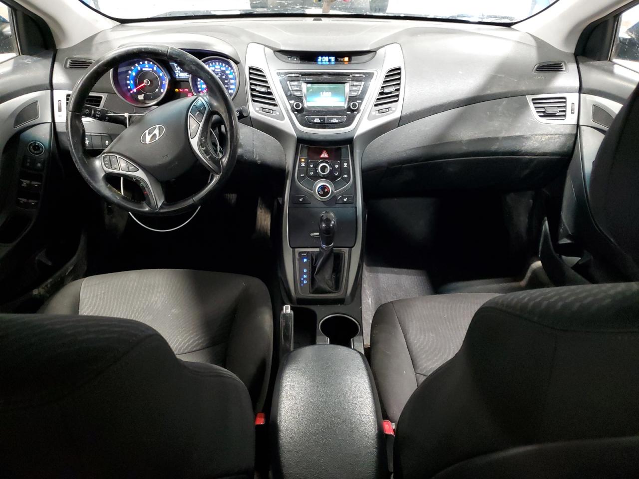 2016 Hyundai Elantra - Image 8