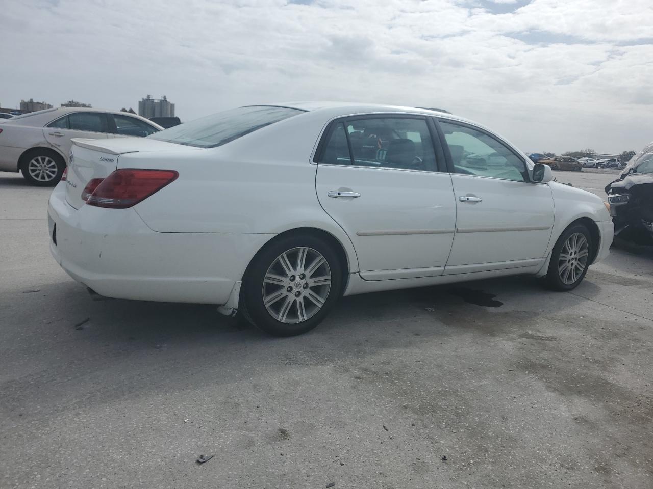 2008 Toyota Avalon - Image 3