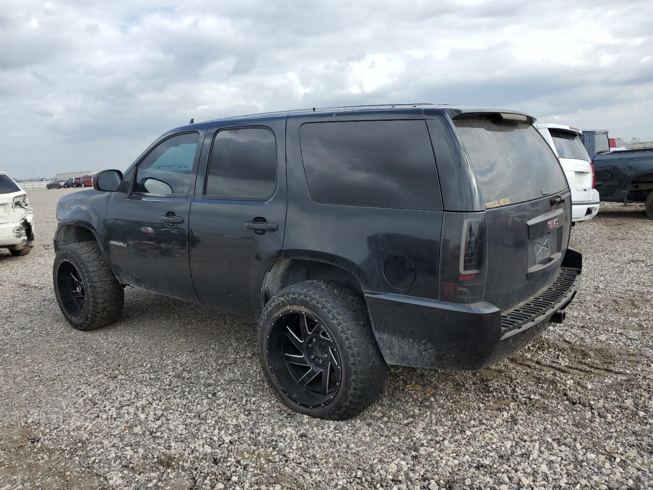 2012 GMC Yukon - Image 2
