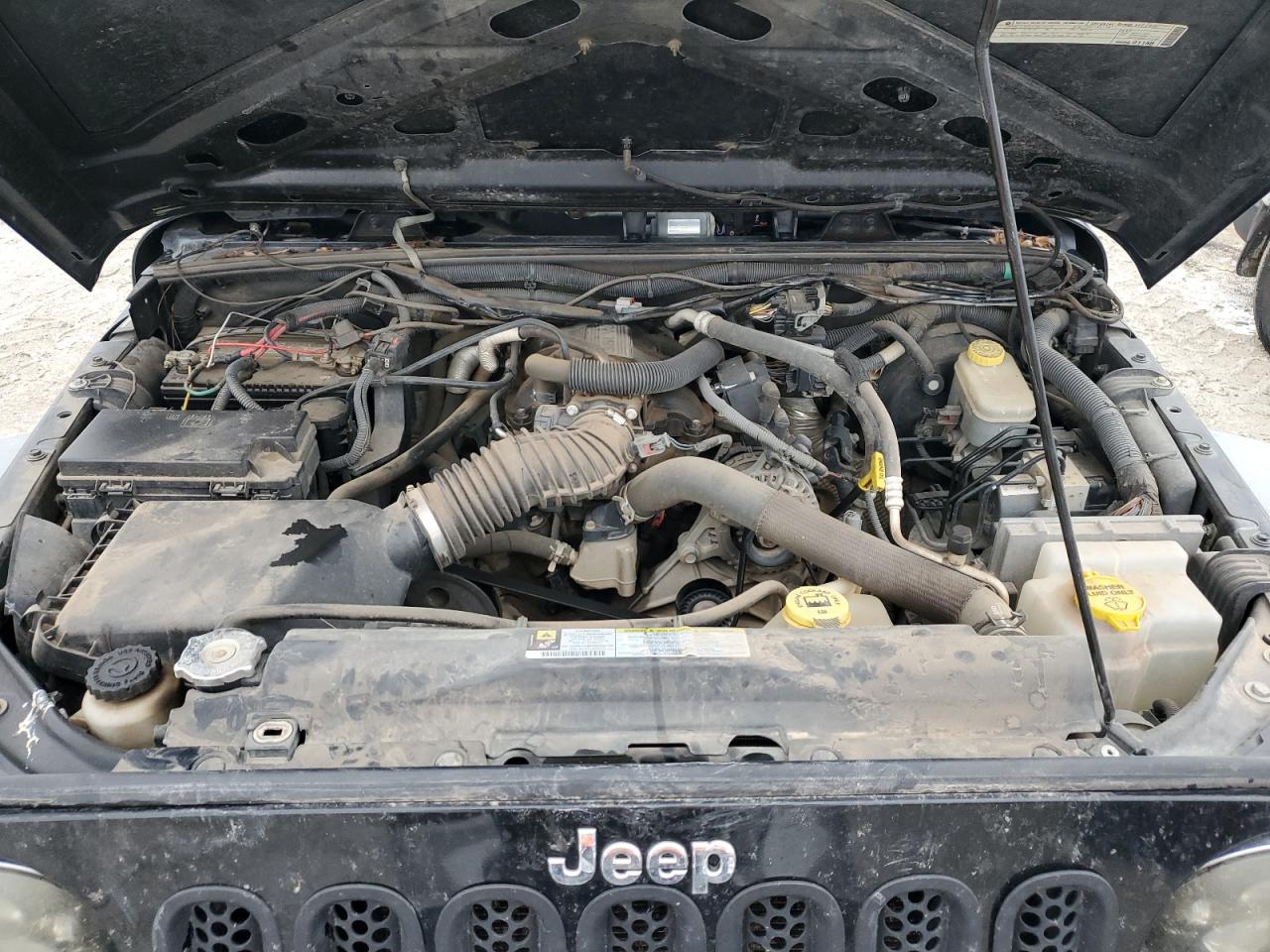 2010 Jeep Wrangler - Image 12