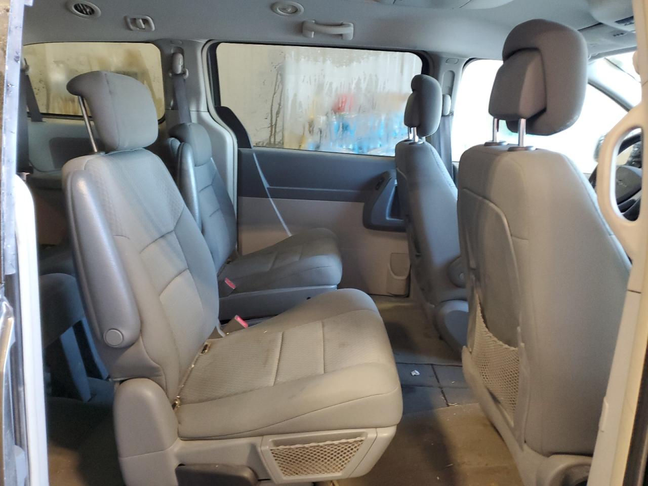 2010 Chrysler Town & Country - Image 11
