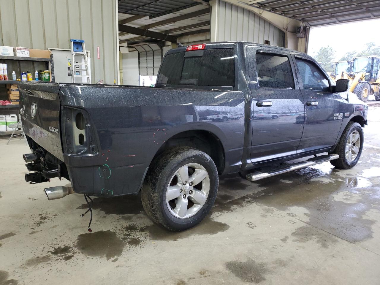 2015 RAM 1500 - Image 3