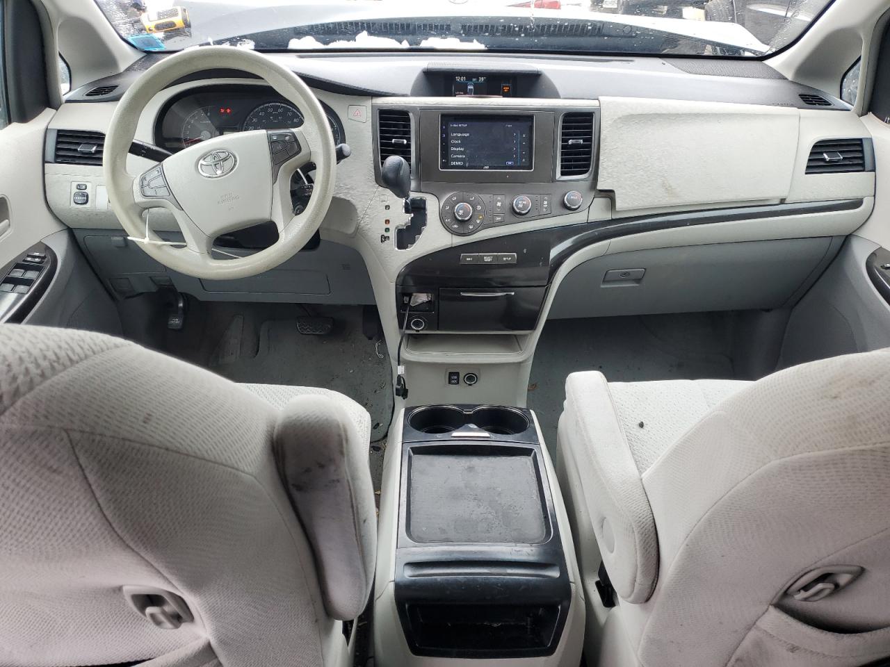 2011 Toyota Sienna - Image 8